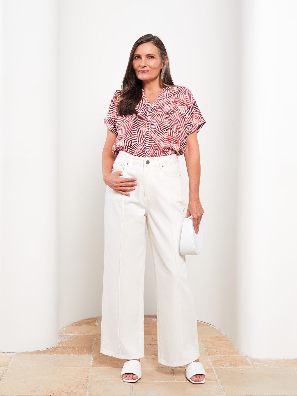 Женская рубашка с круглым вырезом, цветочным принтом и коротким рукавом