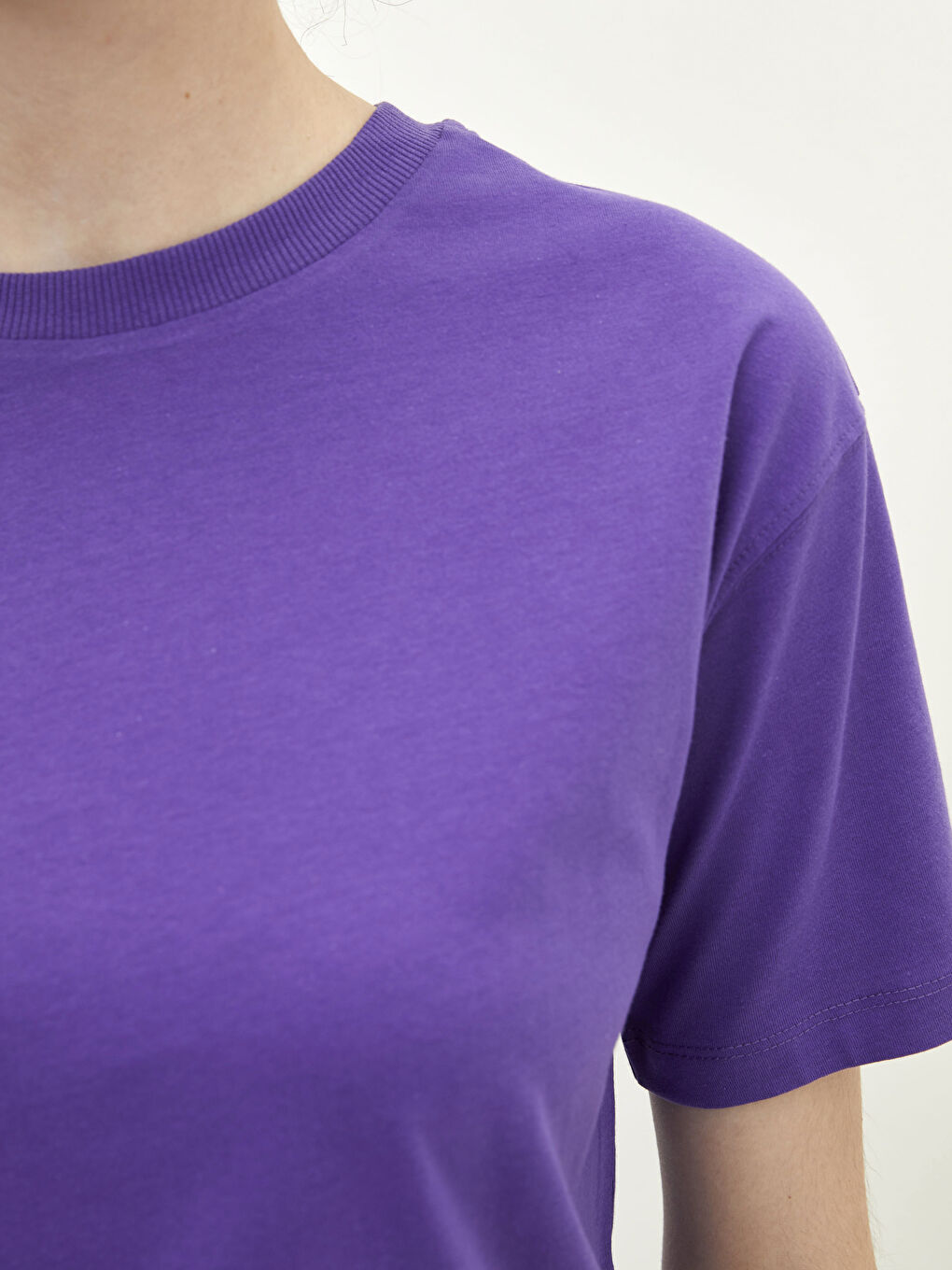 تي شيرت قطن كم قصير ياقة دائرية للسيدات-2