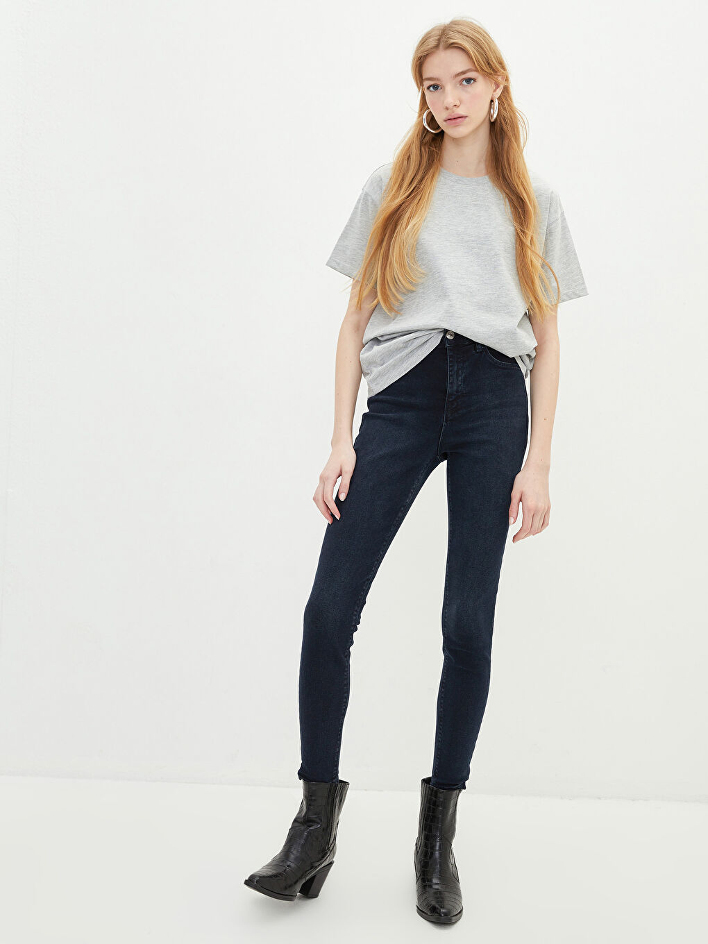 Gri Bisiklet Yaka Düz Kısa Kollu Pamuklu Kadın Tişört-2