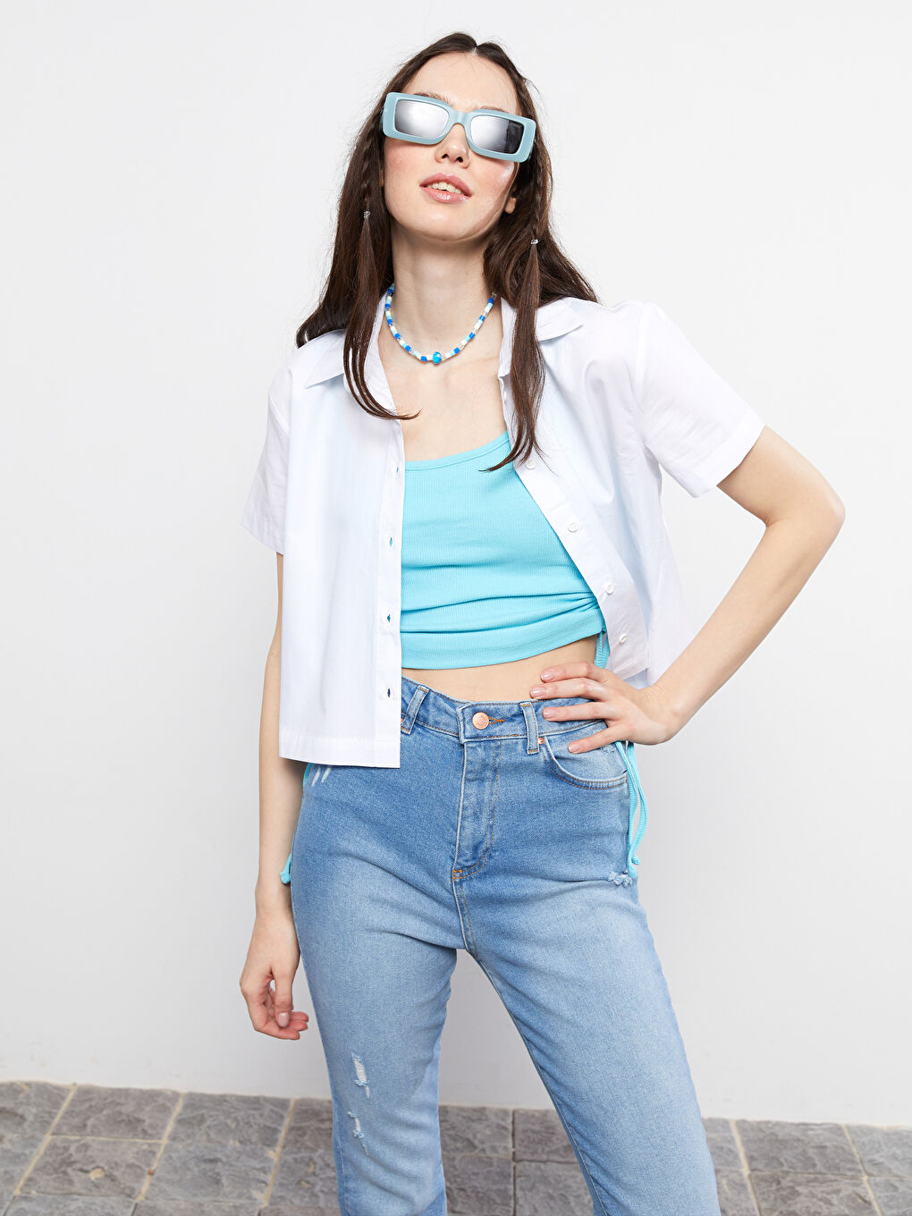 قميص نسائي بأزرار أمامية وكم قصير-4