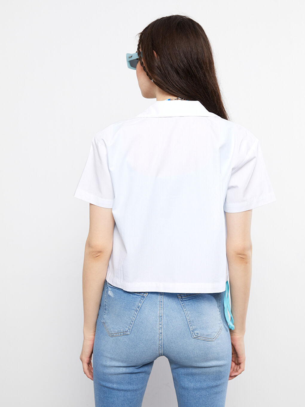 قميص نسائي بأزرار أمامية وكم قصير-5