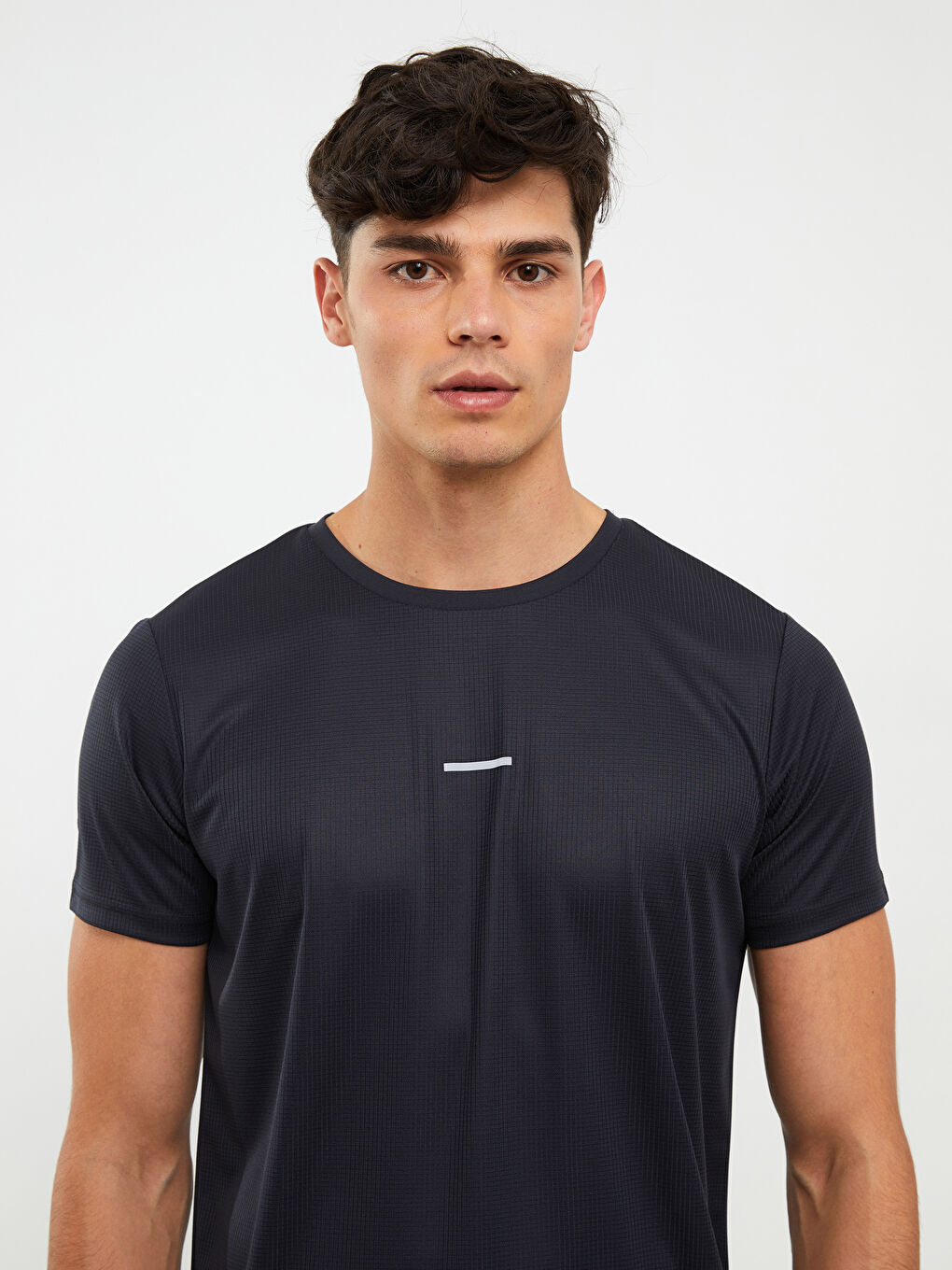 تيشيرت رياضي كم قصير بياقة دائرية للرجال-2