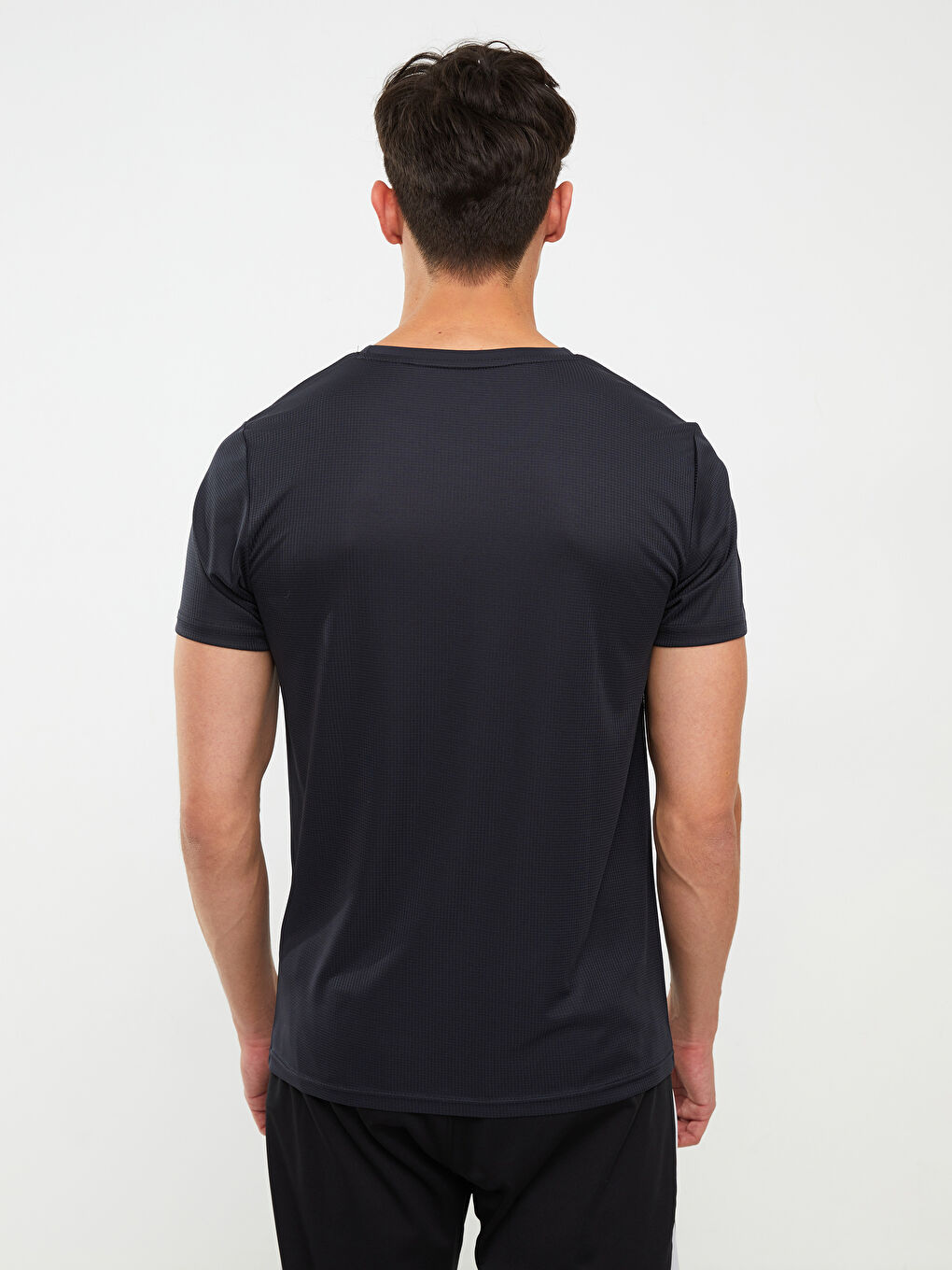 تيشيرت رياضي كم قصير بياقة دائرية للرجال-4
