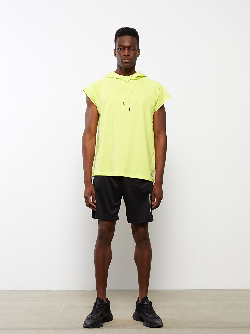 Siyah Standart Kalıp Erkek Spor Şort