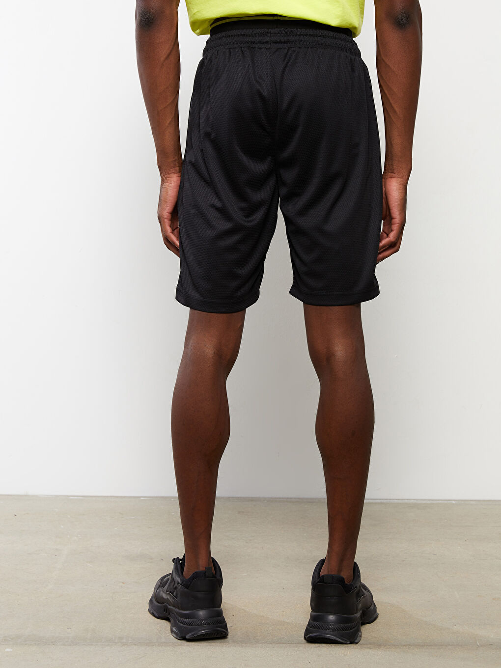 Siyah Standart Kalıp Erkek Spor Şort-3