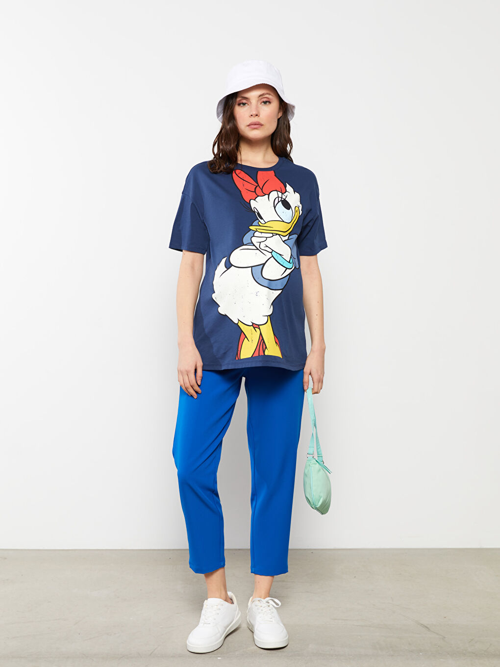 İndigo Bisiklet Yaka Daisy Duck Baskılı Kısa Kollu Pamuklu Hamile Tişört