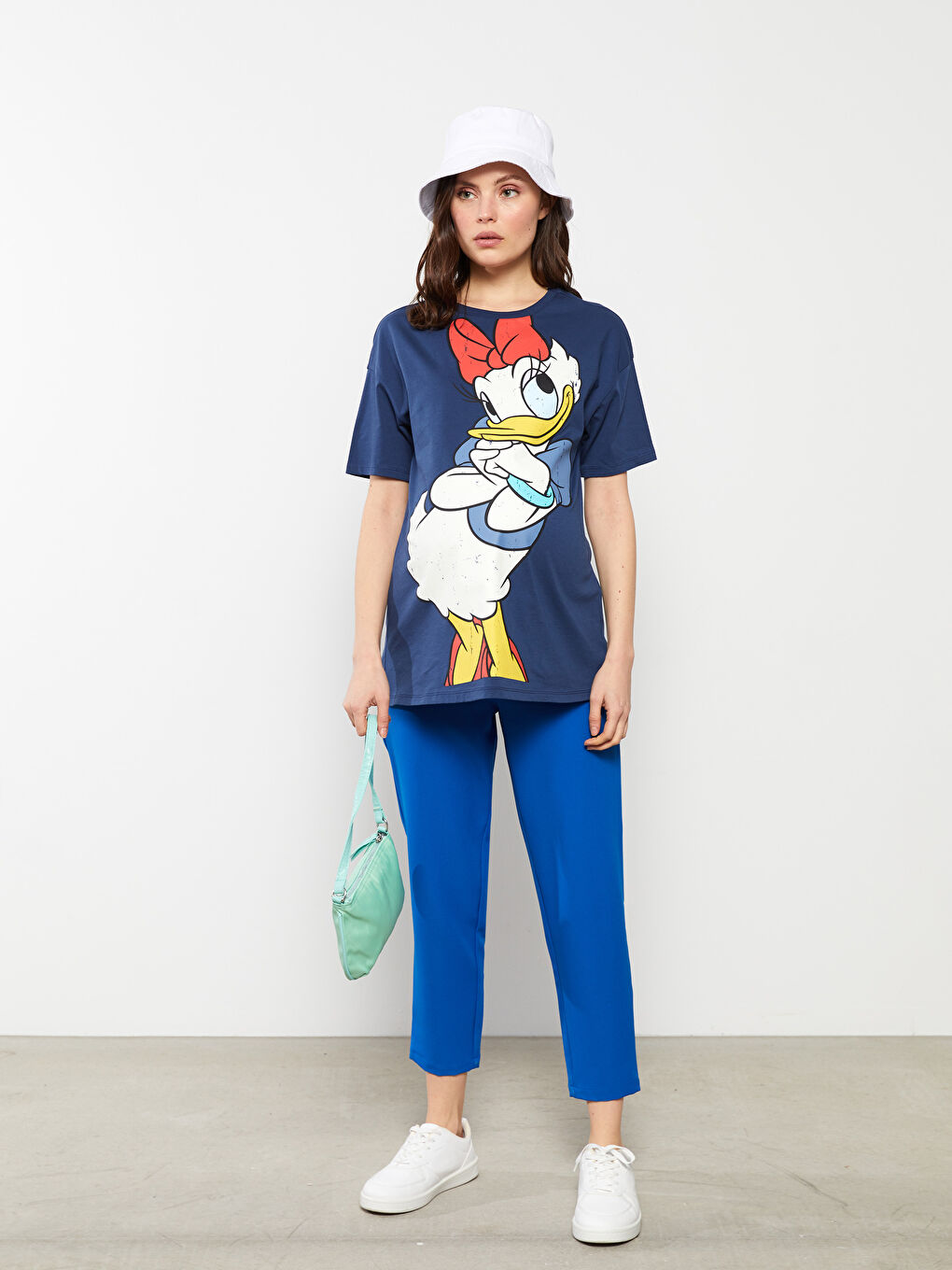 İndigo Bisiklet Yaka Daisy Duck Baskılı Kısa Kollu Pamuklu Hamile Tişört-3