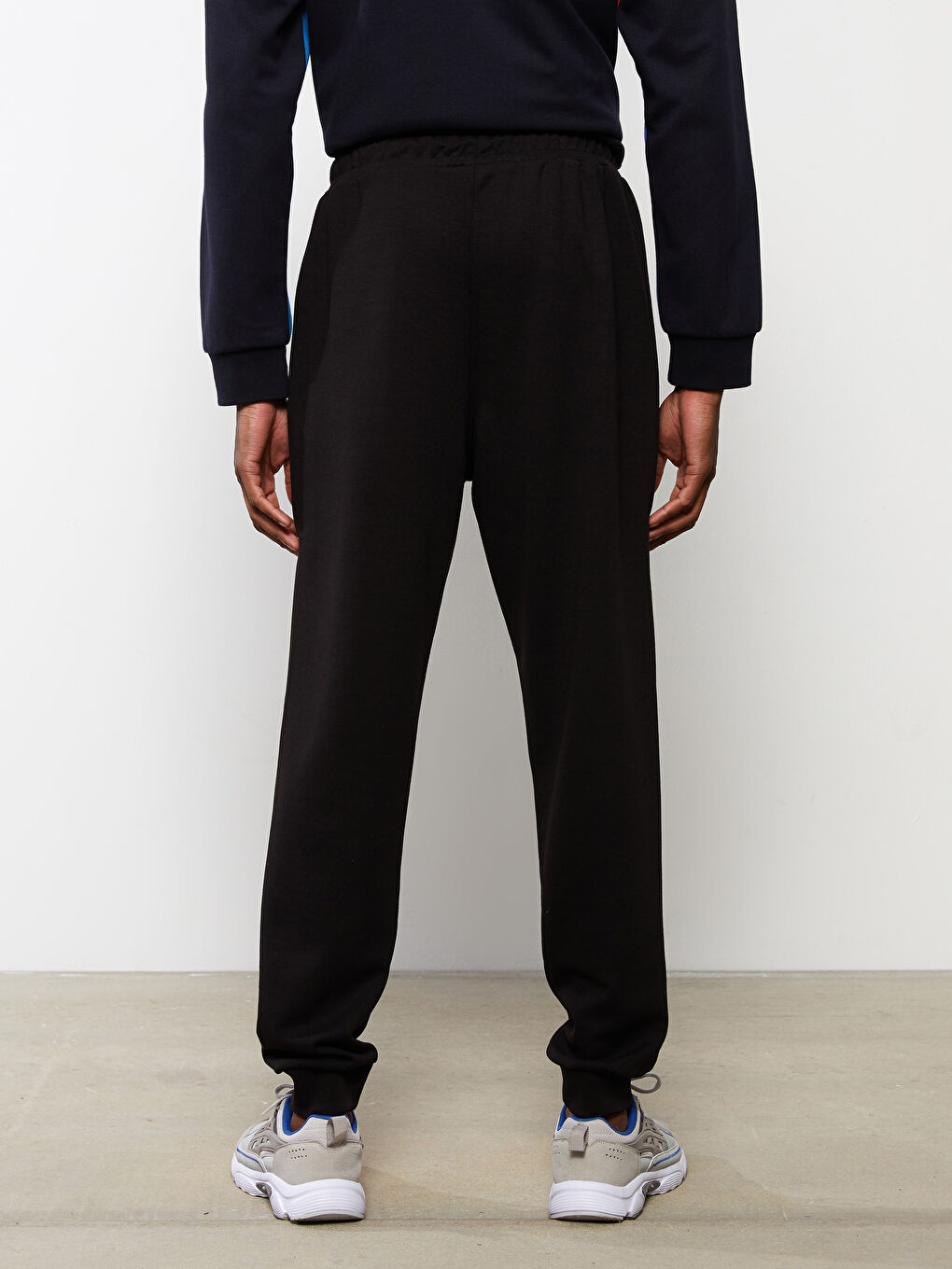 بنطلون رياضي للرجال بقصة عادية-3