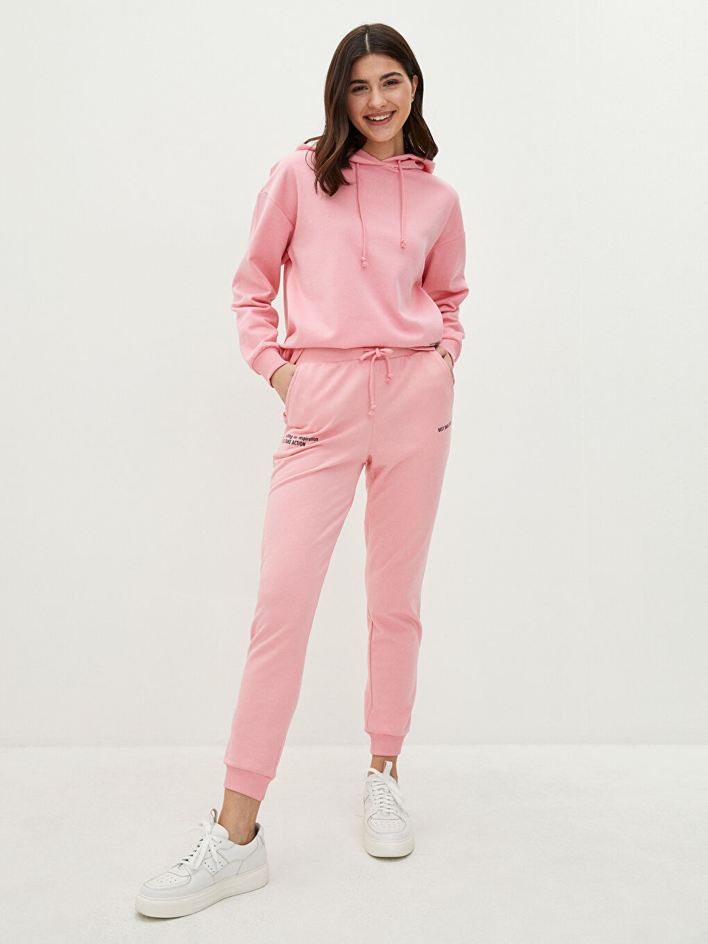 Әйелдерге арналған серпімді белдік әріп принтті қалтасы бар спорттық шалбар