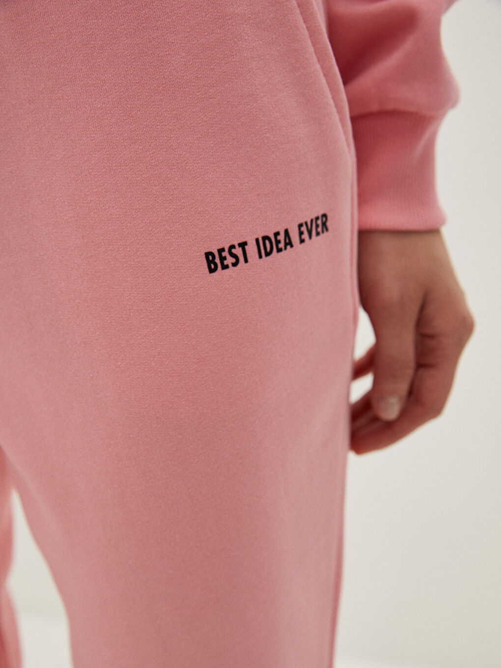 Әйелдерге арналған серпімді белдік әріп принтті қалтасы бар спорттық шалбар-4