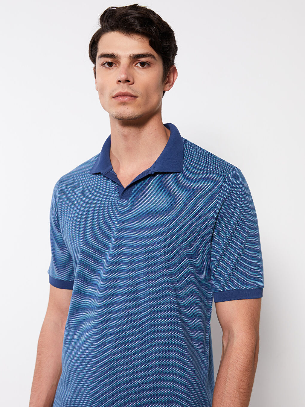 تي شيرت رجالي بياقة بولو وكم قصير من قماش جيرسي-2