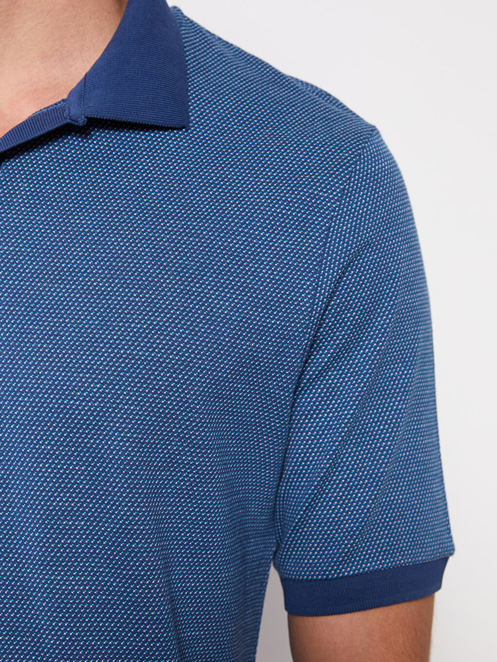 تي شيرت رجالي بياقة بولو وكم قصير من قماش جيرسي-3