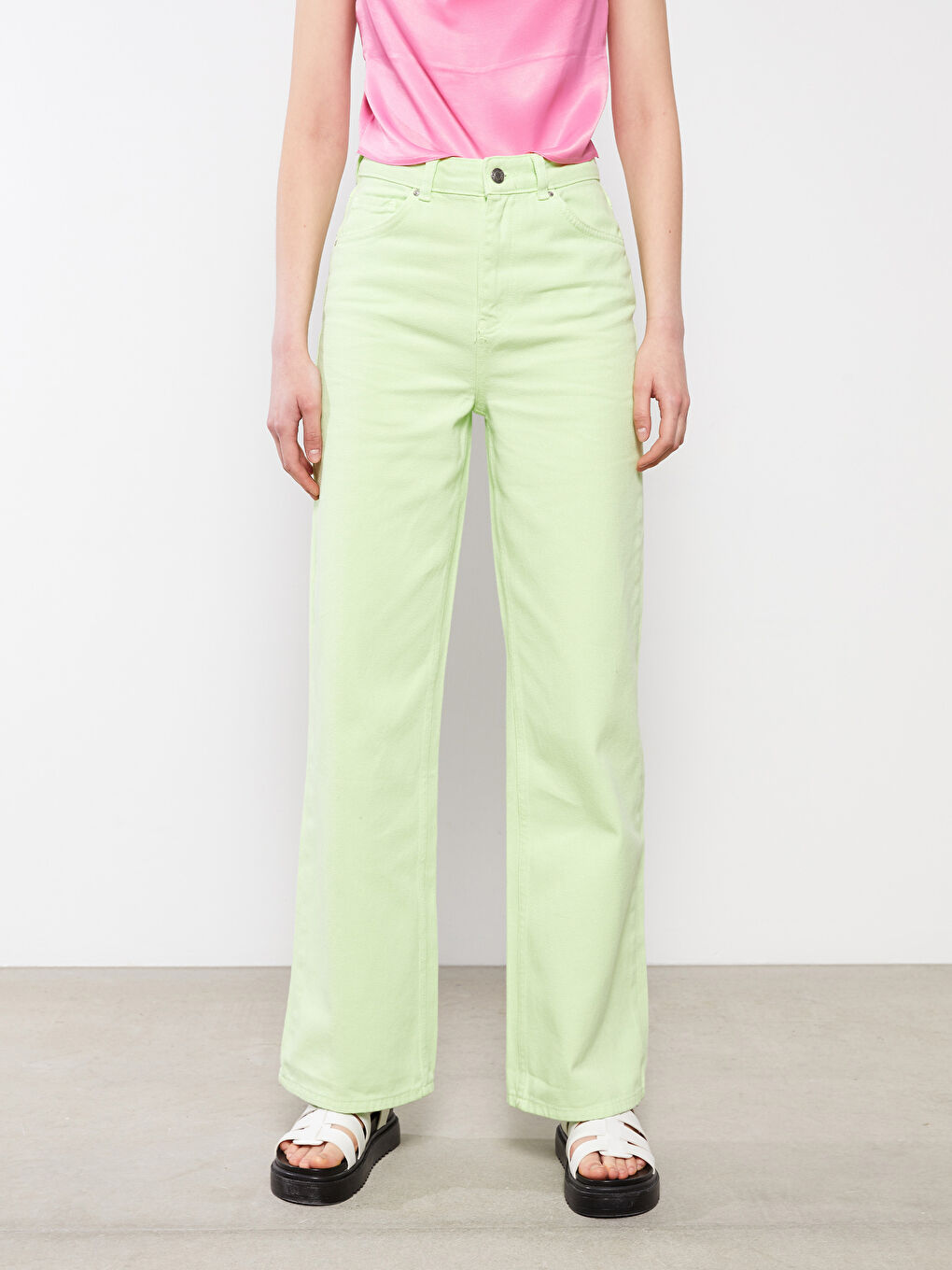 Yeşil Standart Fit Düz Cep Detaylı Geniş Paça Kadın Jean Pantolon-3