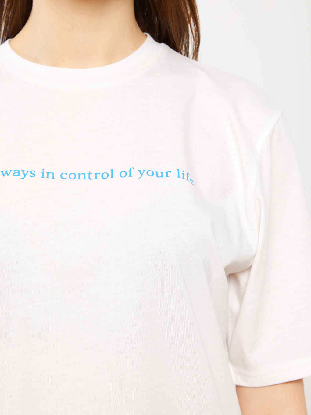 Ekru Bisiklet Yaka Yazı Baskılı Kısa Kollu Kadın Tunik-3