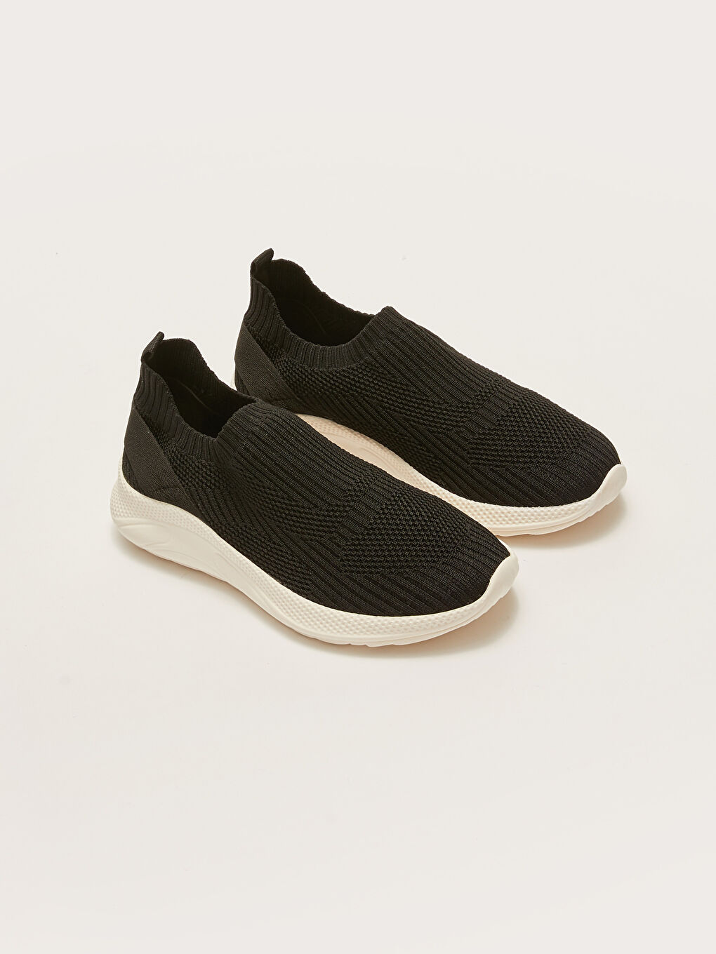 Siyah File Detaylı Kalın Tabanlı Kadın Aktif Spor Ayakkabı