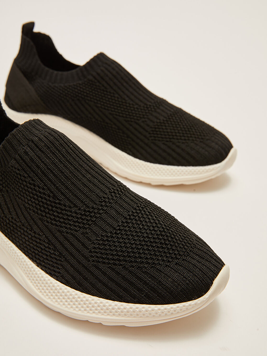 Siyah File Detaylı Kalın Tabanlı Kadın Aktif Spor Ayakkabı-2