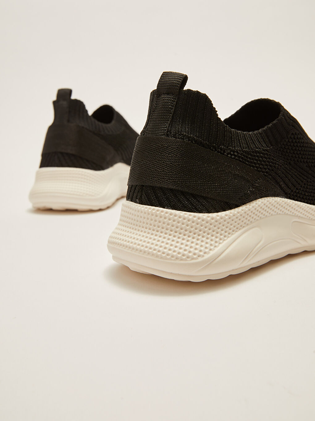 Siyah File Detaylı Kalın Tabanlı Kadın Aktif Spor Ayakkabı-4