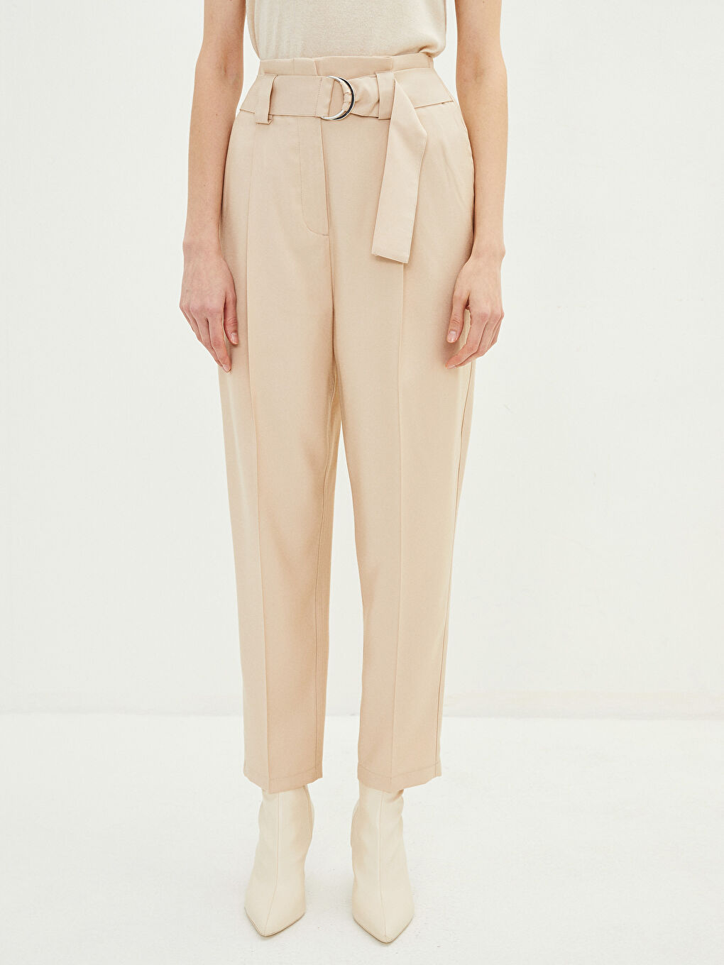 LCW Vision High Waist Comfortable Fit Women's Carrot Trousers with Straight Pocket Detail -S2G866Z8-S3X