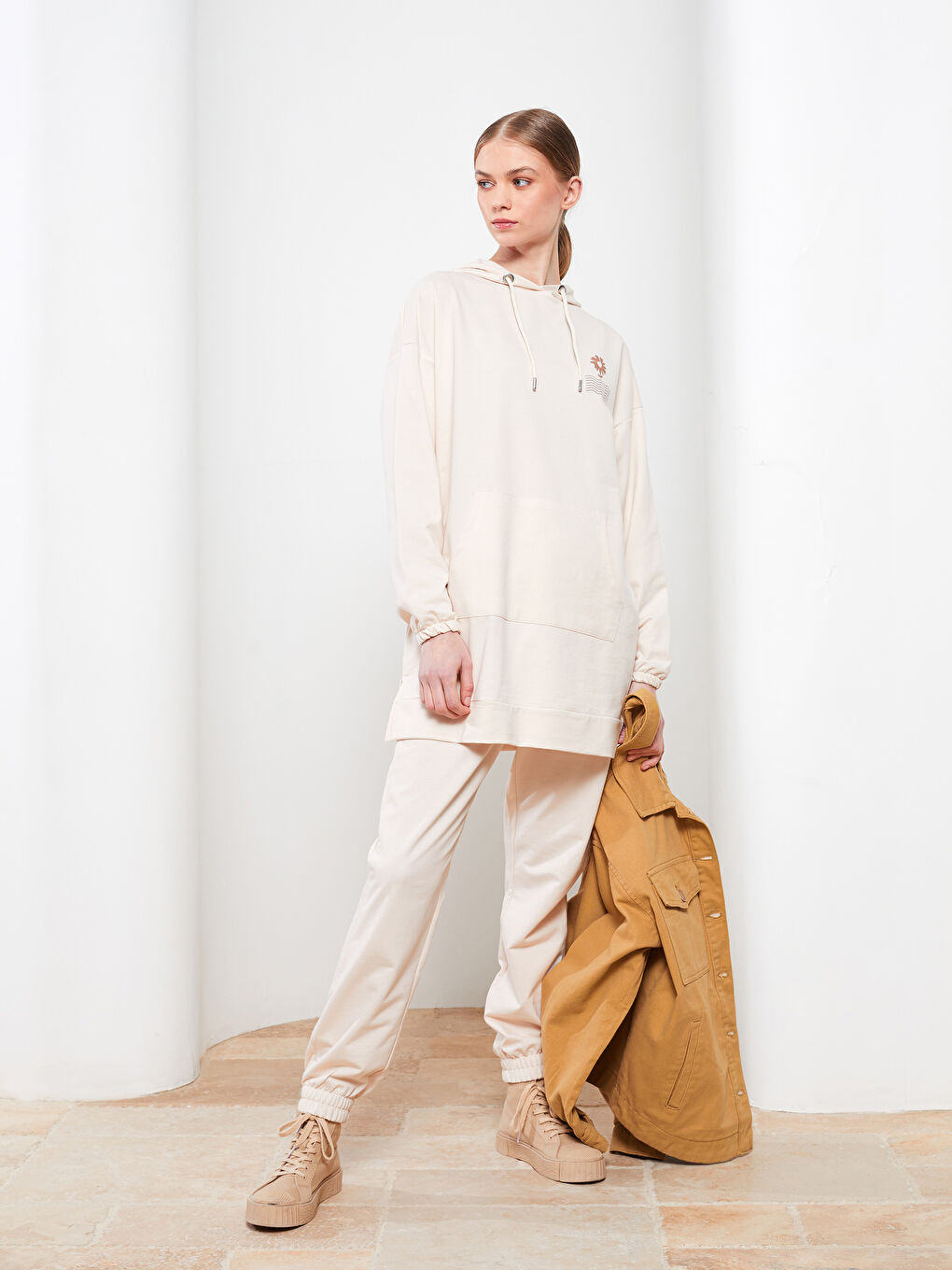 Tunique en Sweatshirt à Capuche Imprimée à Manches Longues pour Femmes-1