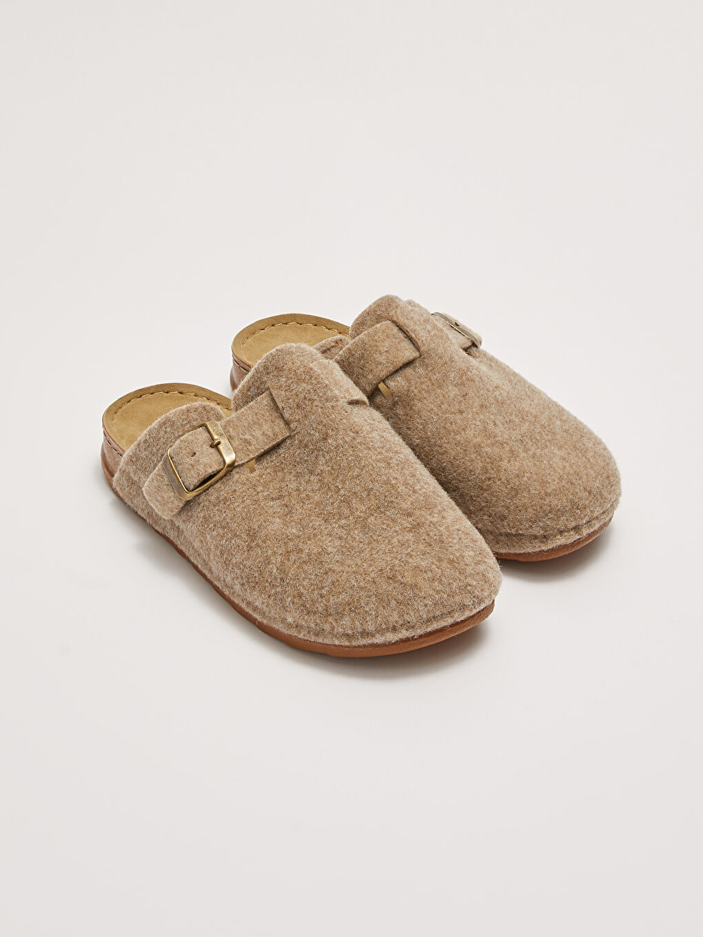 Kahverengi Tokalı Kadın Ev Terliği