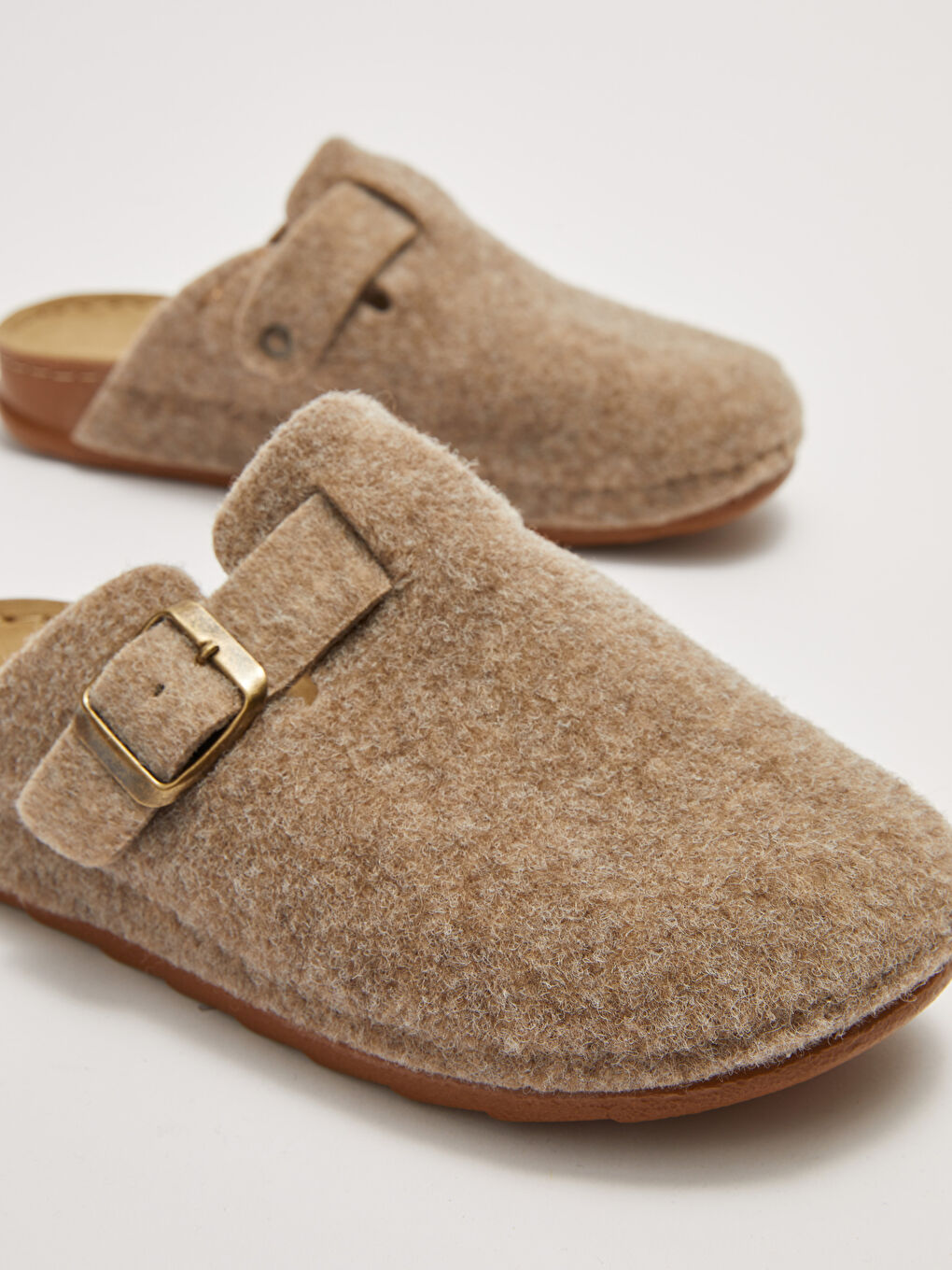 Kahverengi Tokalı Kadın Ev Terliği-2