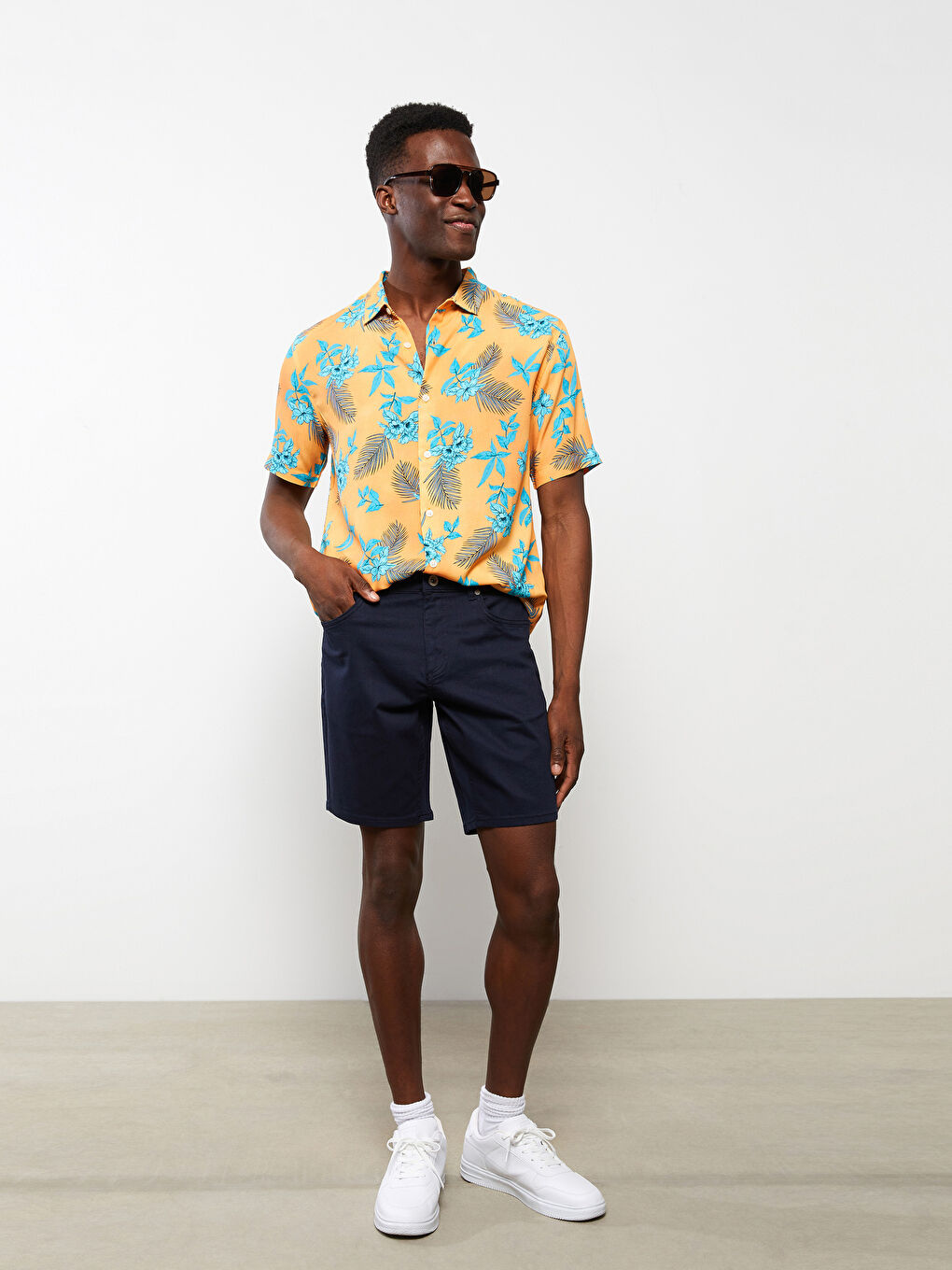 Lacivert Slim Fit Gabardin Erkek Şort