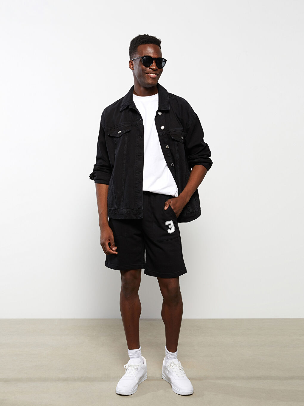 Siyah Standart Kalıp Örme Erkek Şort