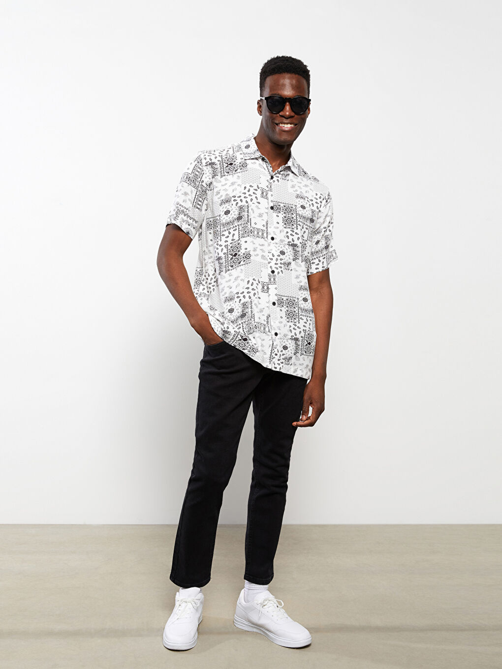 Beyaz Regular Fit Kısa Kollu Desenli Erkek Gömlek-1