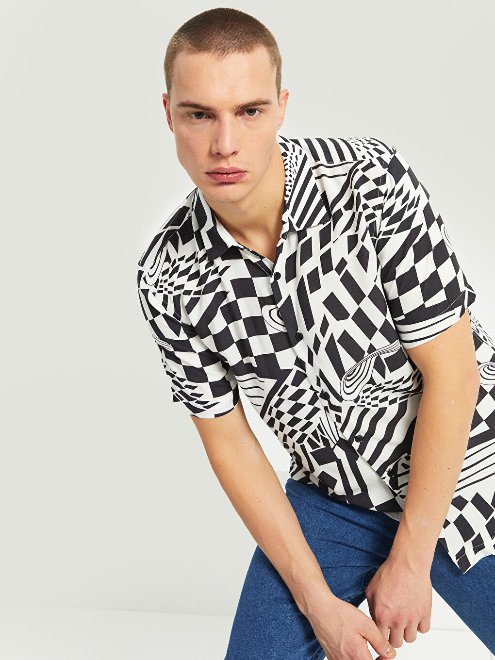 Chemise pour Hommes à Manches Courtes À Motifs en Viscose Coupe Régulière