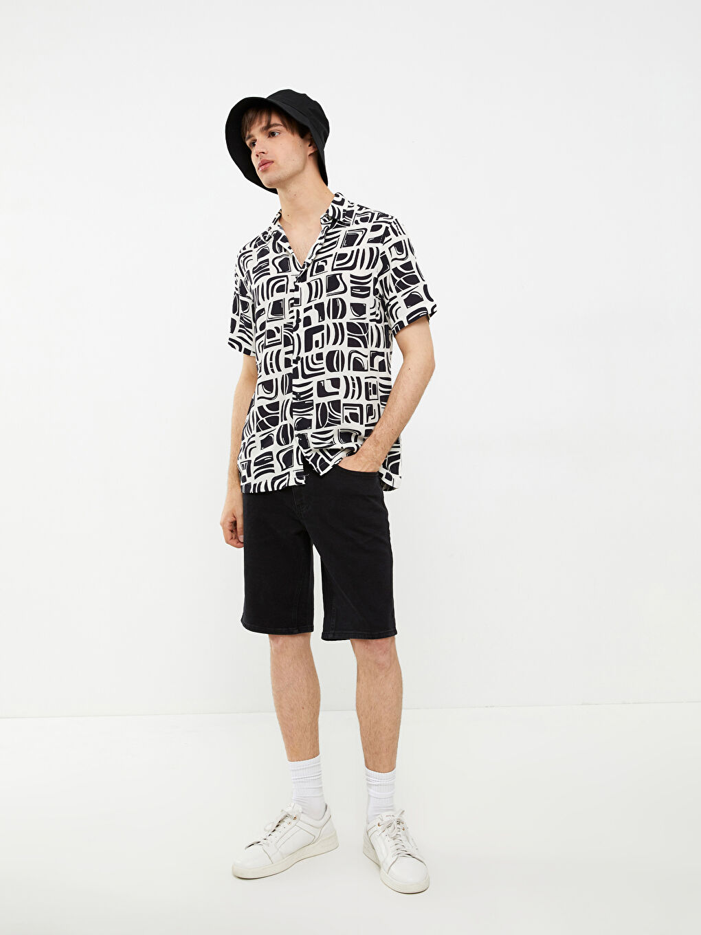 Bej Regular Fit Kısa Kollu Desenli Viskon Erkek Gömlek