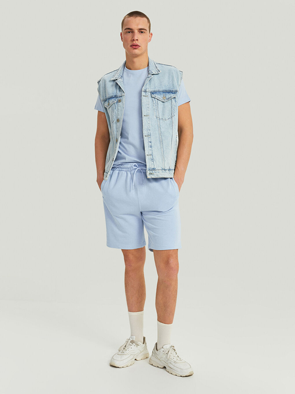 Standard Fit Men's Shorts -S2GC22Z8-QL8