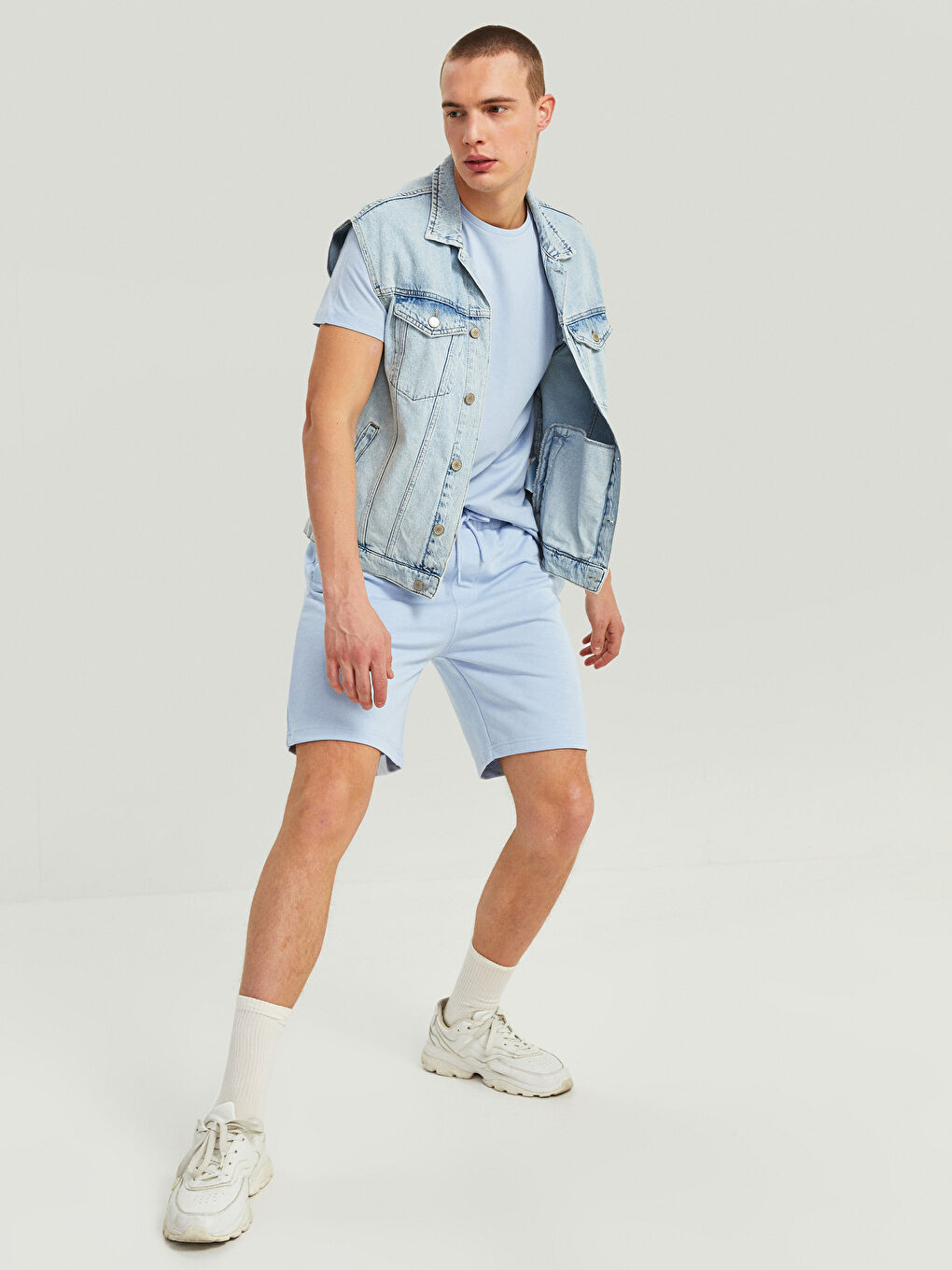 Standard Fit Men's Shorts -S2GC22Z8-QL8