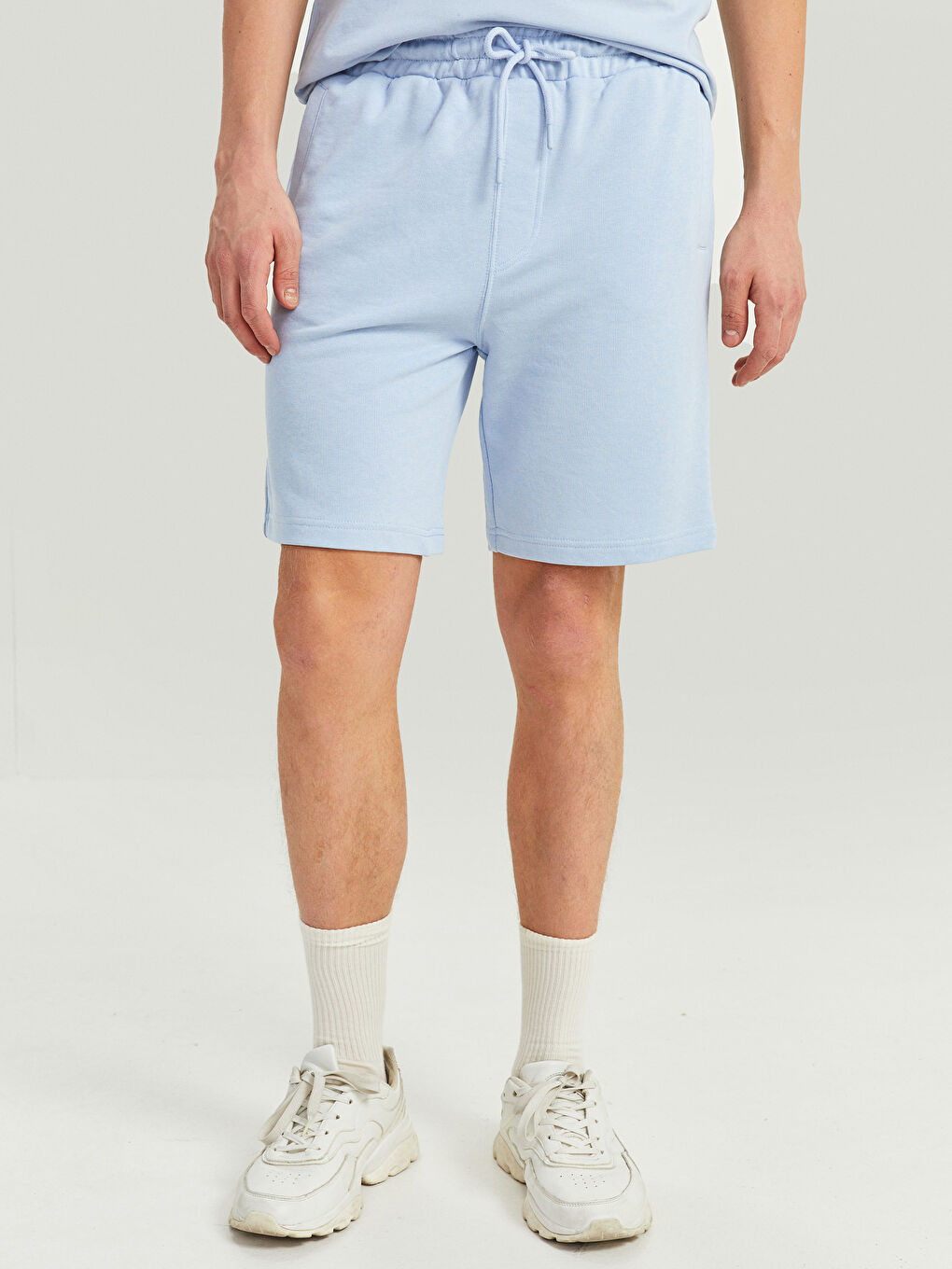 Standard Fit Men's Shorts -S2GC22Z8-QL8