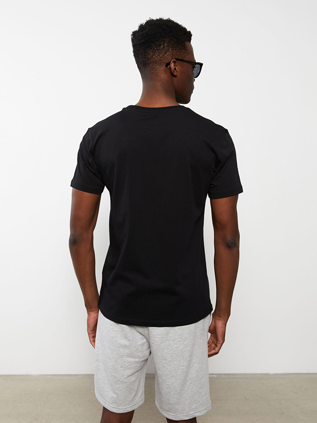 Siyah Bisiklet Yaka Kısa Kollu Baskılı Penye Erkek Tişört-4