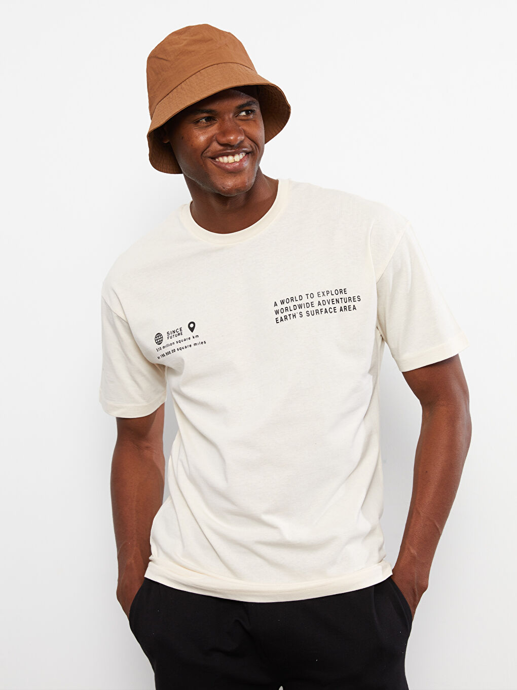 Bej Oversize Bisiklet Yaka Kısa Kollu Baskılı Penye Erkek Tişört-1