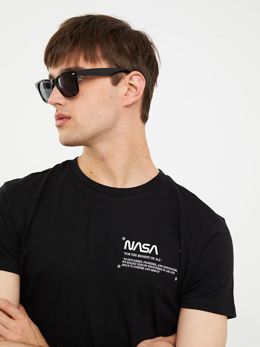 Siyah Bisiklet Yaka Kısa Kollu Nasa Baskılı Penye Erkek Tişört