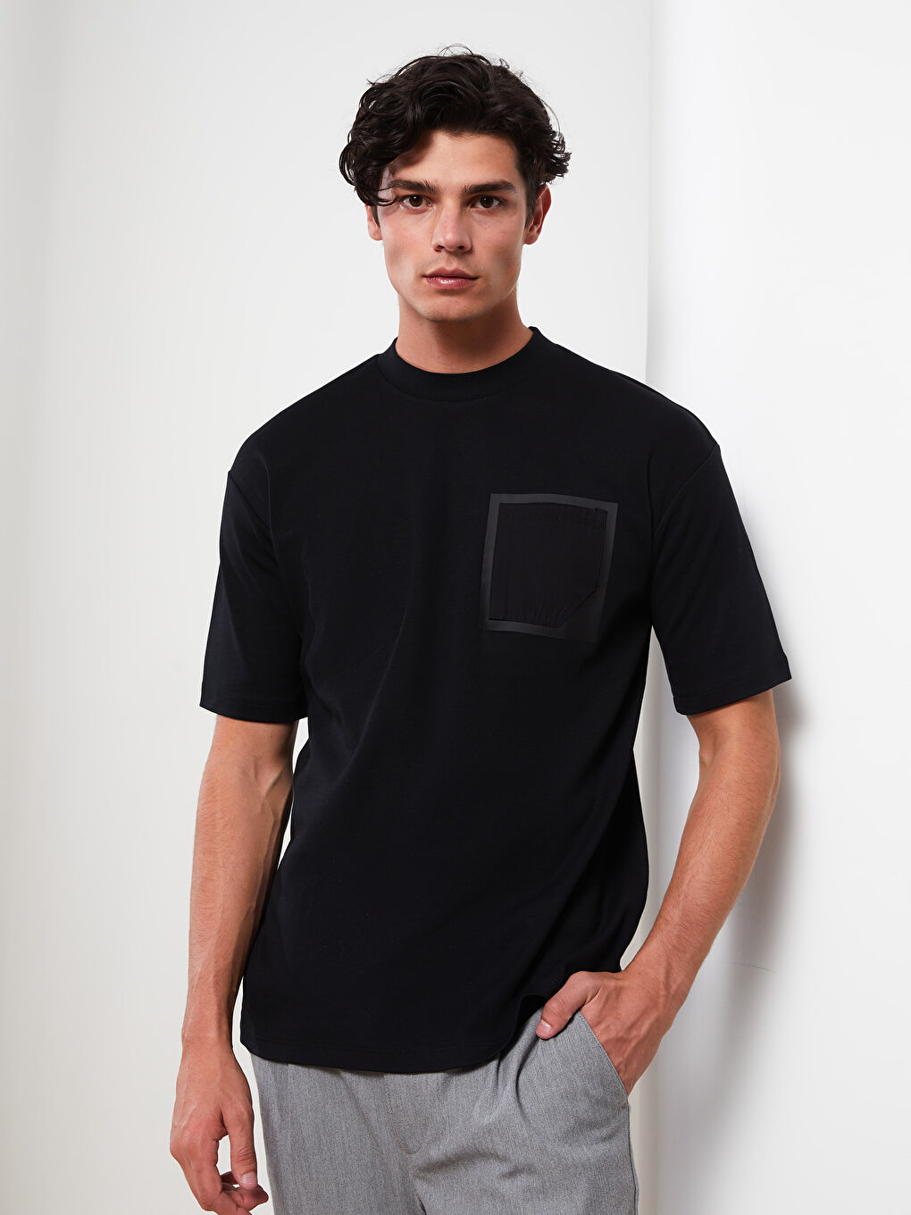 Siyah Bisiklet Yaka Kısa Kollu Erkek Tişört-1