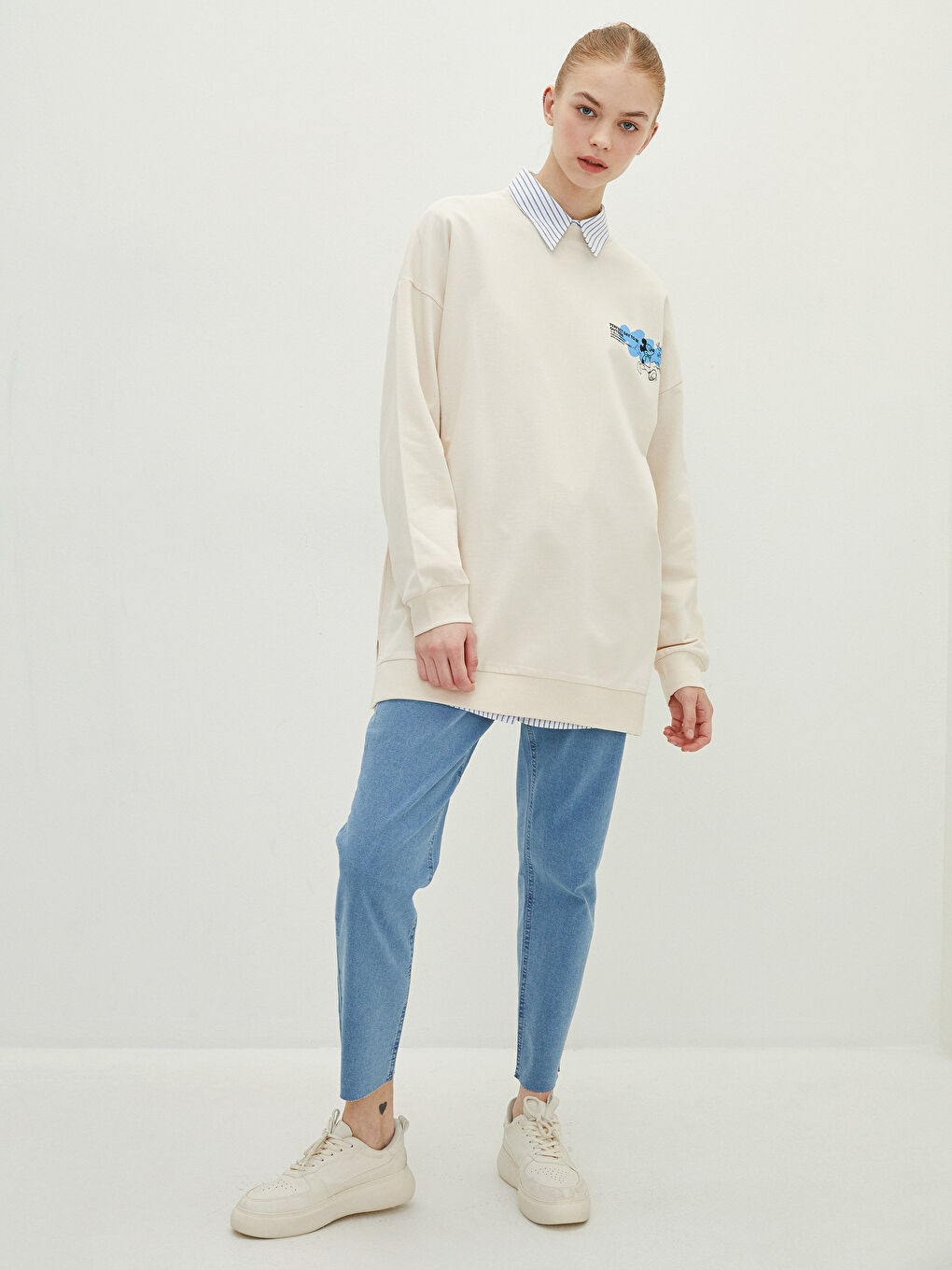 Bej Bisiklet Yaka Mickey Mouse Baskılı Uzun Kollu Oversize Pamuklu Kadın Sweatshirt Tunik-2