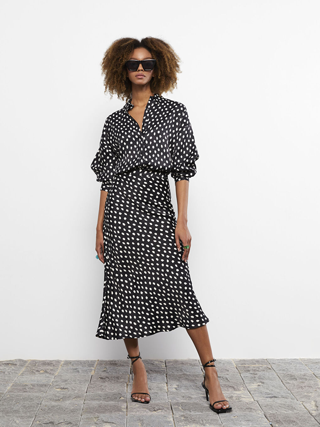 Siyah Standart Fit Desenli Saten Kadın Etek-1