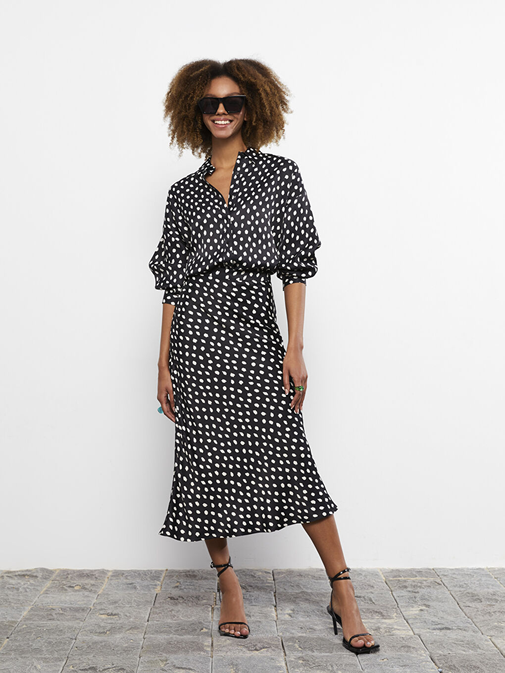 Siyah Standart Fit Desenli Saten Kadın Etek-2