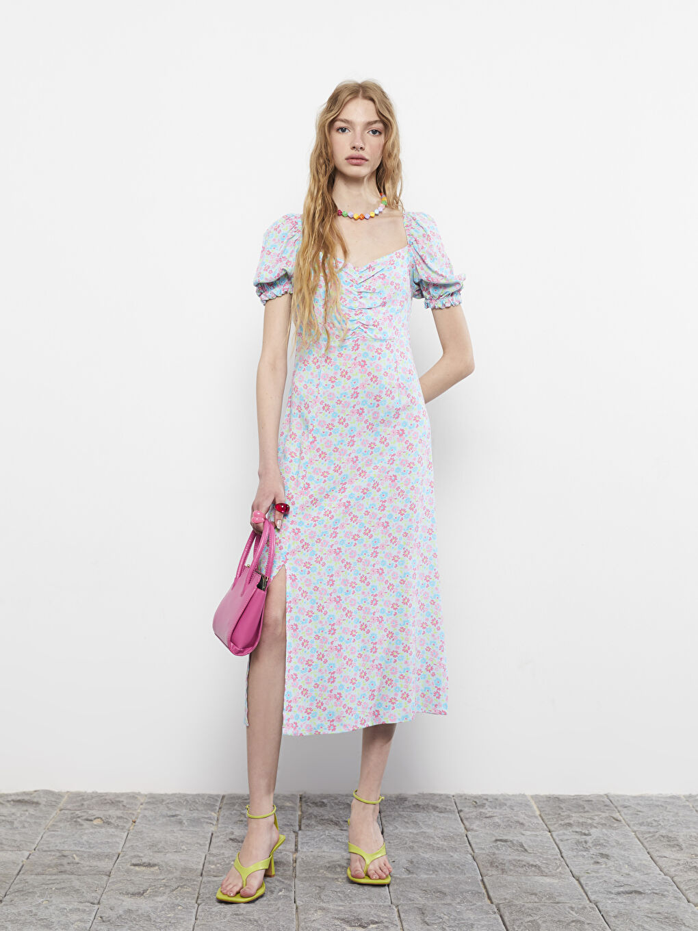 Mavi Kalp Yaka Çiçekli Kısa Kollu Kadın Elbise