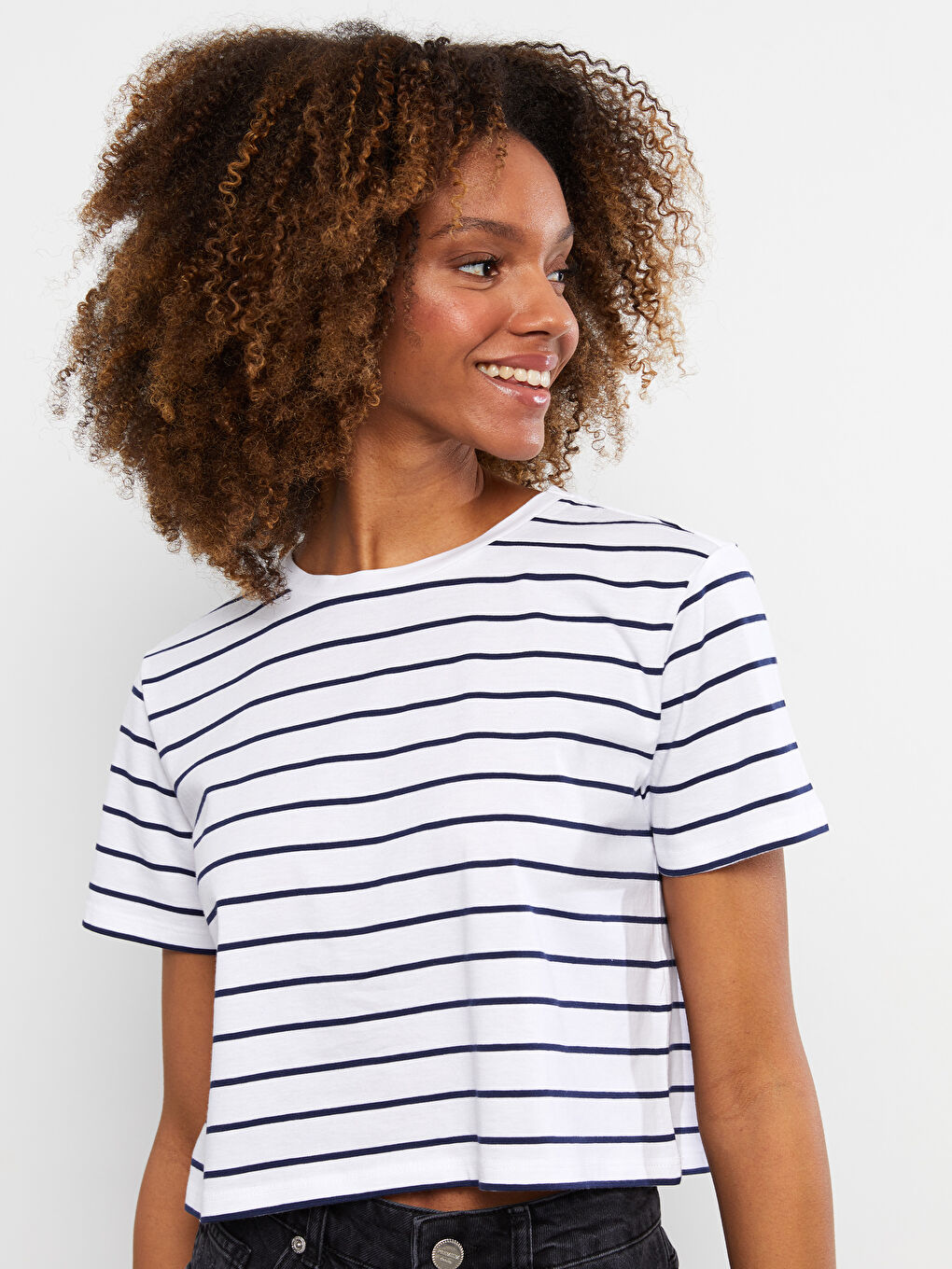 Әйелдерге арналған жолақты дөңгелек жағалы қысқа жең кроп-топ-2