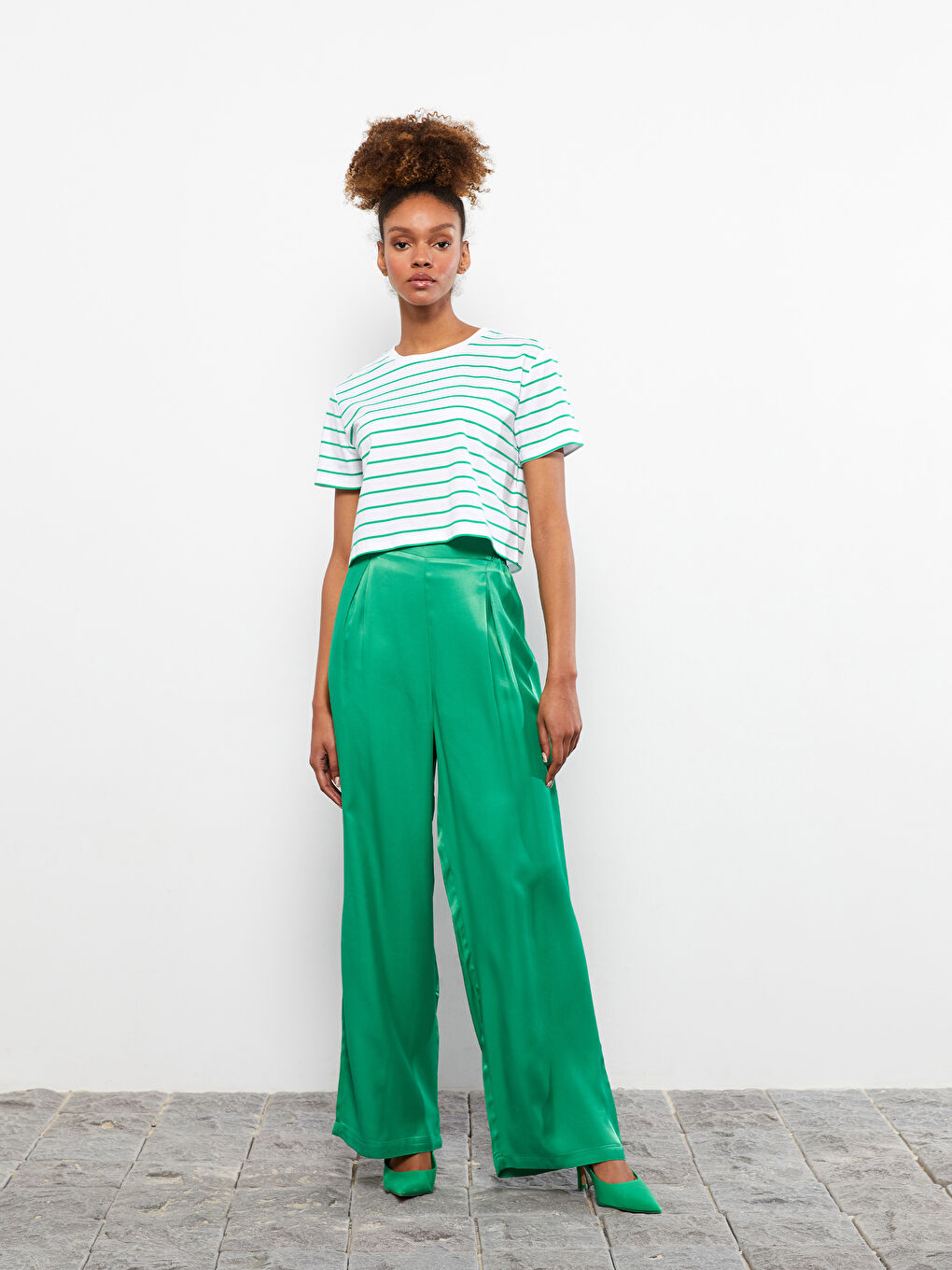 Кроп-топ с коротким рукавом, полосатый, с круглым вырезом для женщин