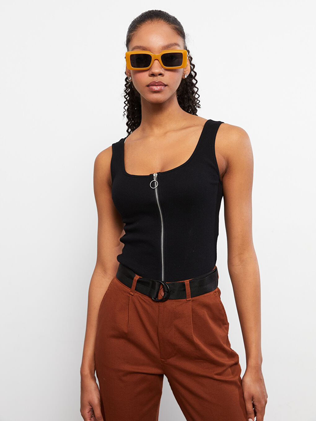 Women U Neck Sleeveless Plain Singlet-1