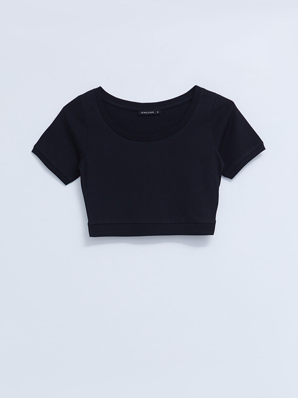 Siyah U Yaka Düz Kısa Kollu Kadın Crop-4