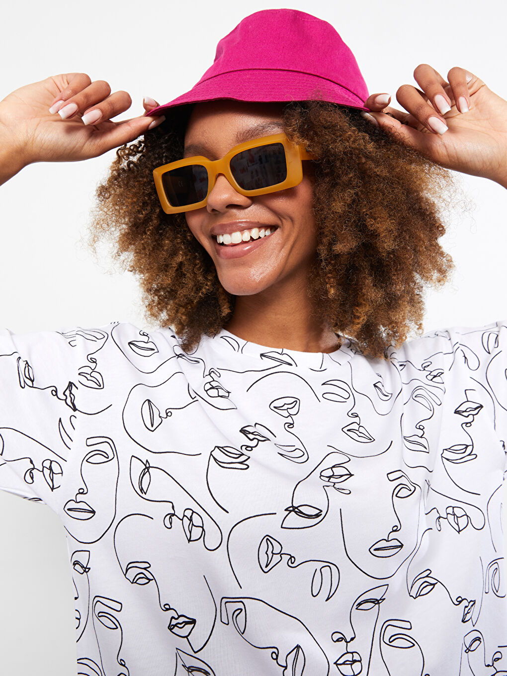 Beyaz Bisiklet Yaka Baskılı Kısa Kollu Pamuklu Kadın Tişört