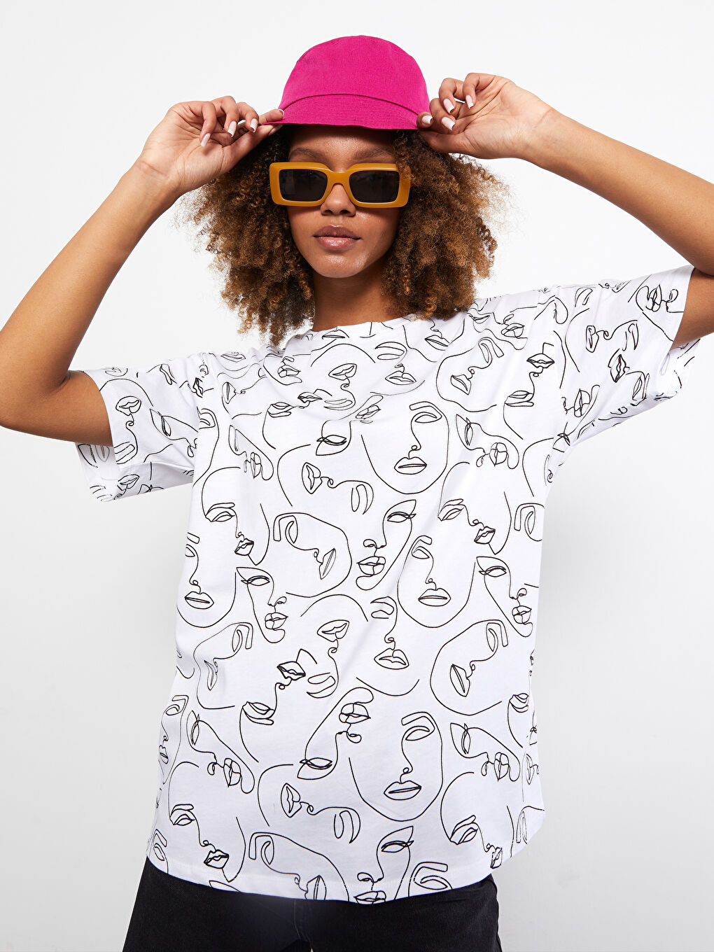 Beyaz Bisiklet Yaka Baskılı Kısa Kollu Pamuklu Kadın Tişört-1