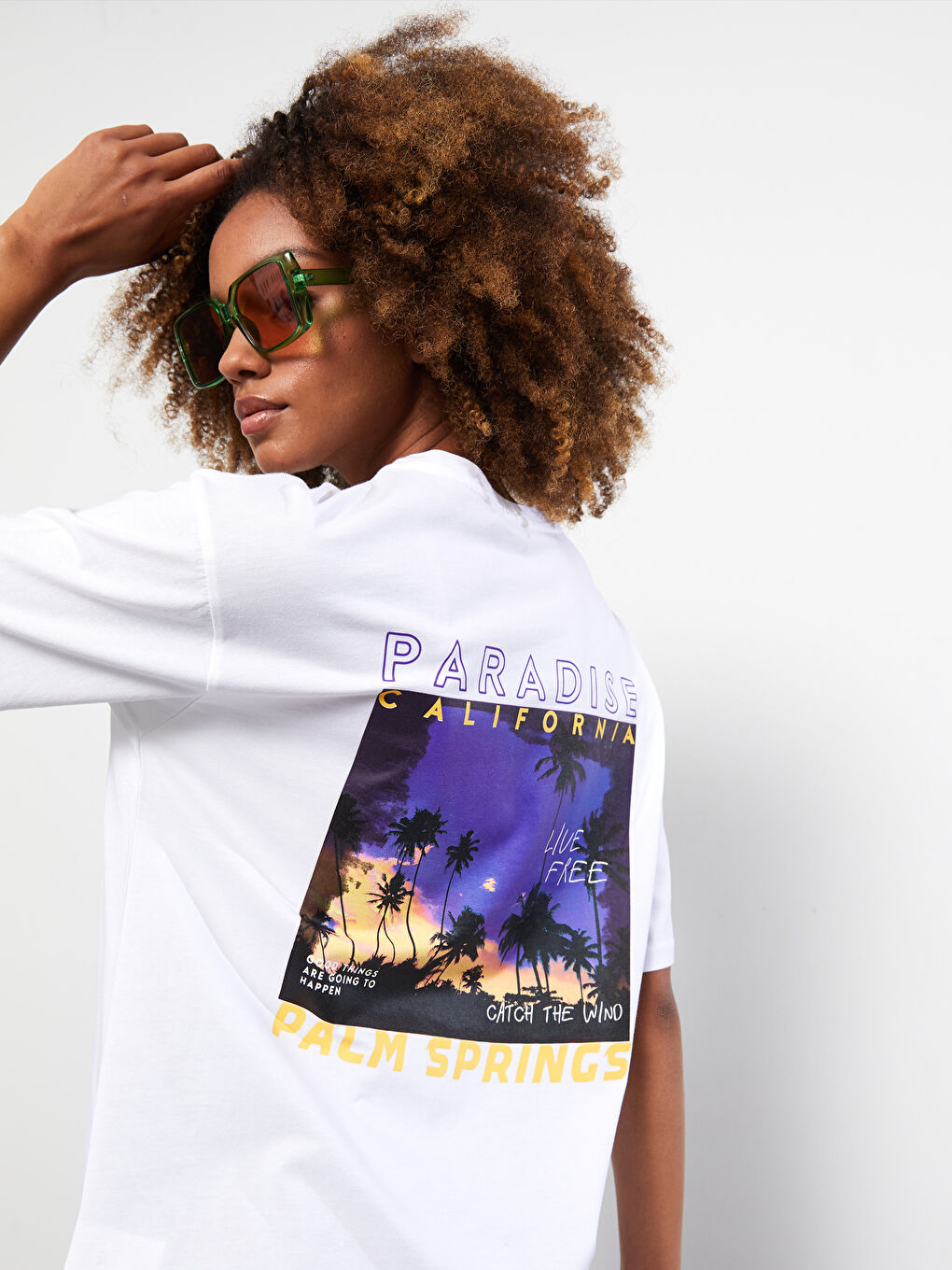 Beyaz Bisiklet Yaka Baskılı Kısa Kollu Pamuklu Kadın Tişört