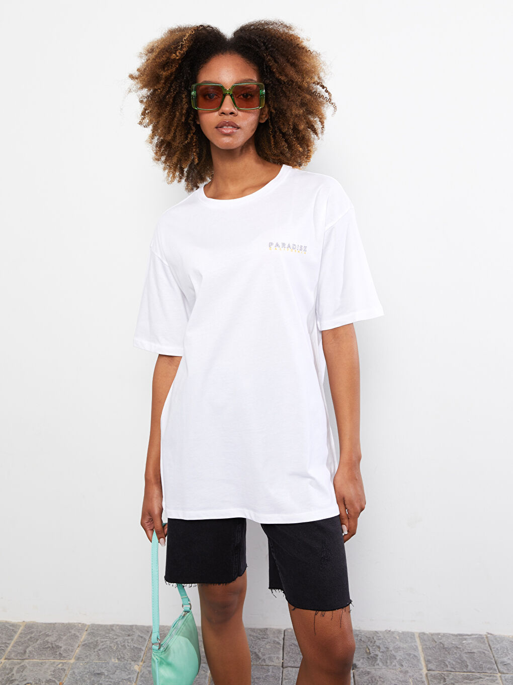 Beyaz Bisiklet Yaka Baskılı Kısa Kollu Pamuklu Kadın Tişört-1