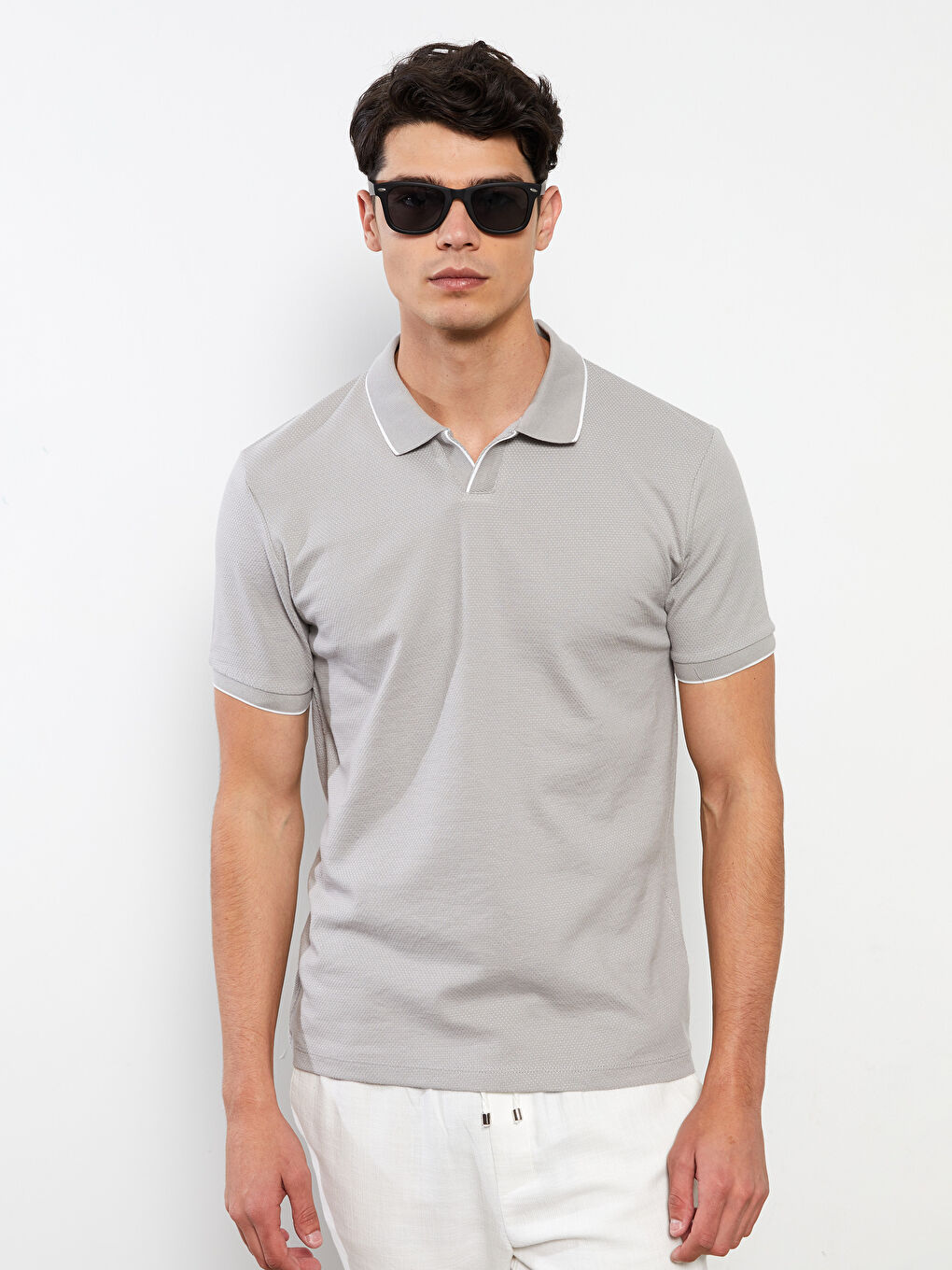 Gri Resort Yaka Kısa Kollu Erkek Tişört-1